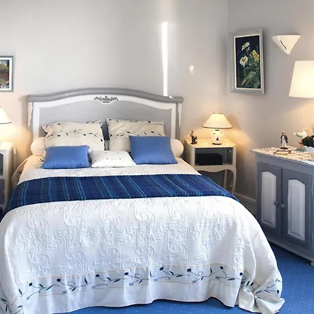 Duplex In With Harbor Views, Cleaning Included Apartment Fécamp